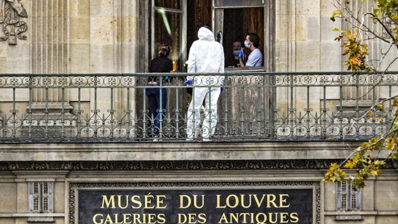 Louvre, caccia al tesoro rubato: forse i ladri incastrati dal Dna