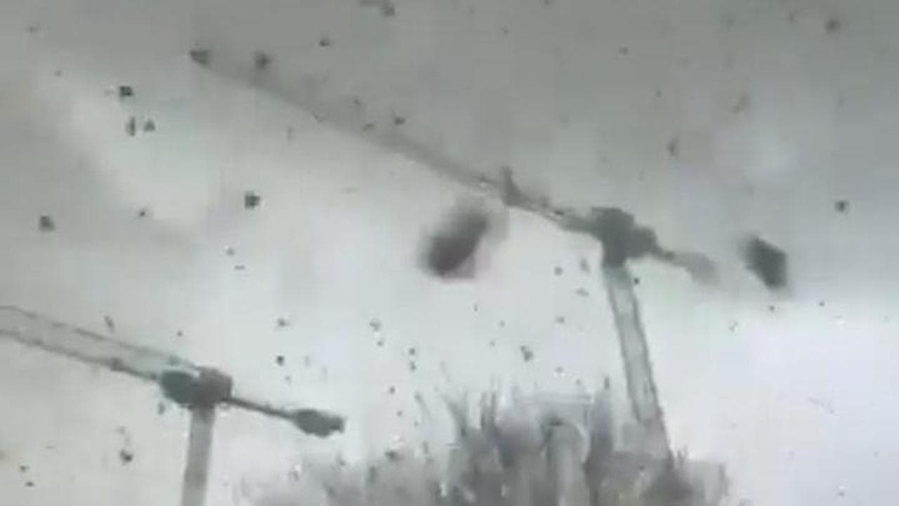 Maltempo in Francia, tornado si abbatte su Ermont: la furia dei venti fa crollare tre gru