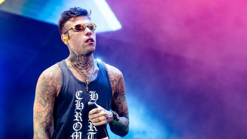 Fedez si racconta: amicizie, risse insieme a Ghali e il tentato suicidio. “Mai commesso crimini”