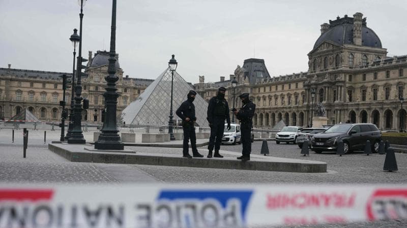 Furto al Louvre, per i ladri un bottino da 88 milioni di euro