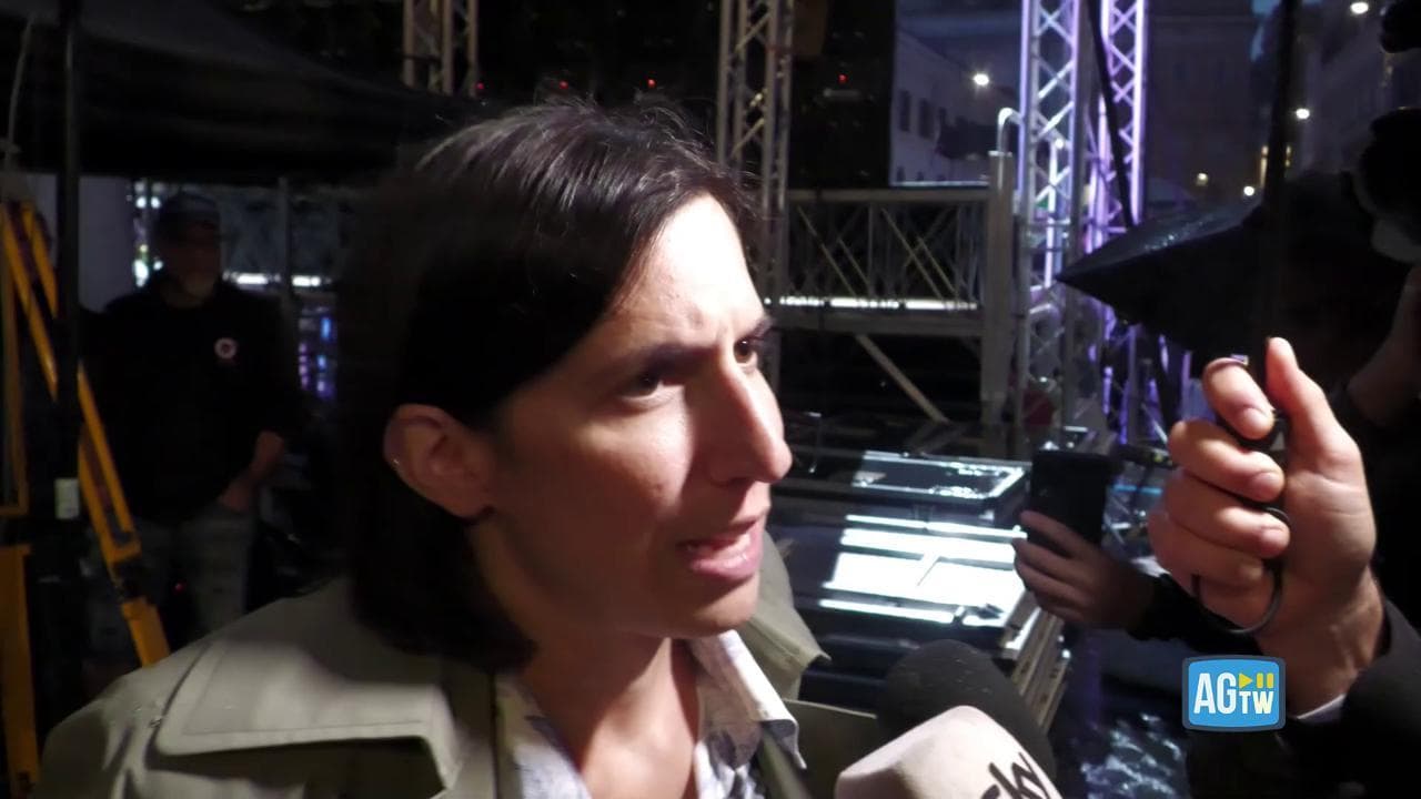 Attentato a Ranucci, Schlein in piazza: «Libertà a rischio. Le destre ritirino le querele temerarie»