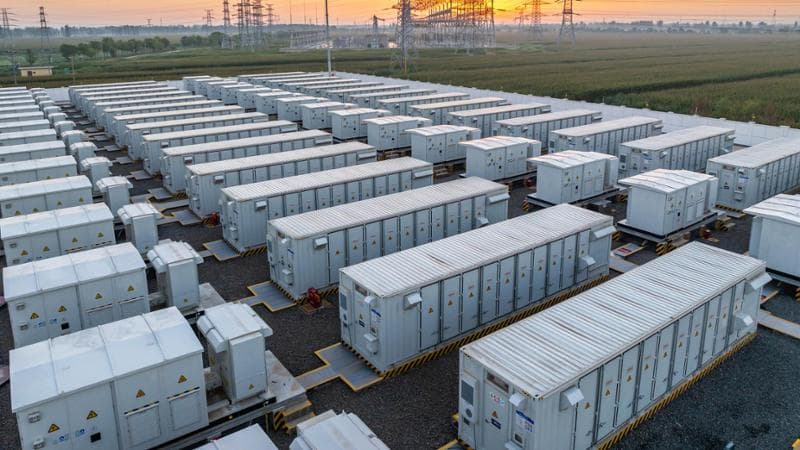 Bnef: nuovo record globale per lo stoccaggio di energia