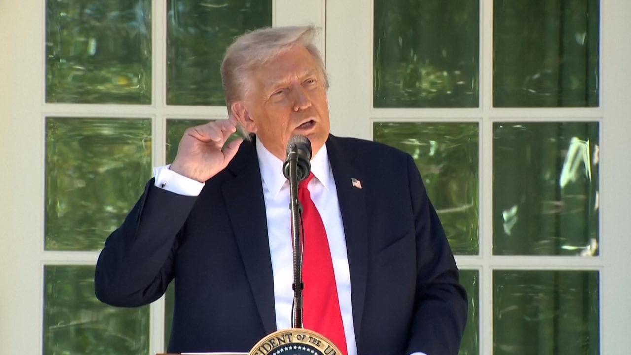 Ruspe al lavoro alla Casa Bianca, Trump: "Musica perle mie orecchie, è il suono dei soldi"