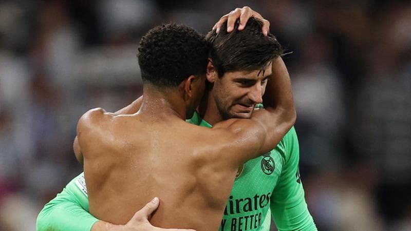 L'abbraccio tra Courtois e Bellingham i due protagonisti della vittoria del Real