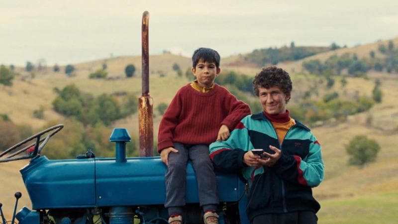 Ahmet (l’attore Arif Jacup) con il fratellino Naim nel film di Georgi M. Unkovski premiato al Sundance festival