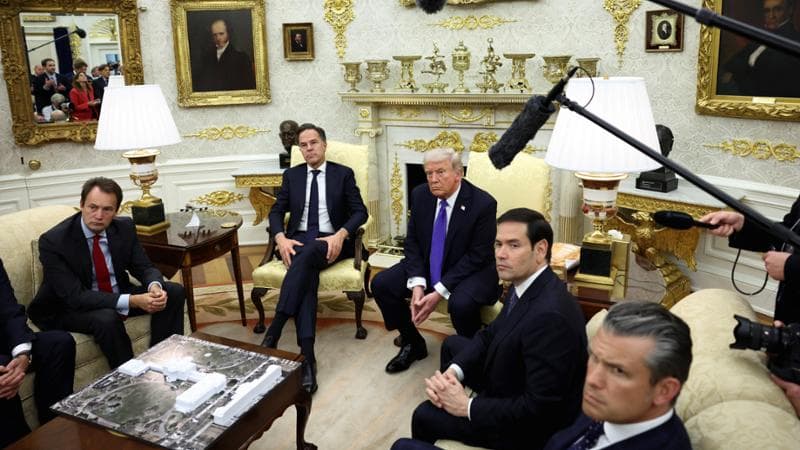 Washington, 22 ottobre: Donald Trump nello Studio ovale con il segretario generale della Nato Mark Rutte