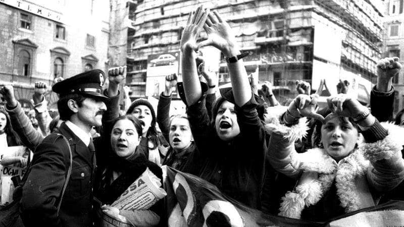 Le "femministe" del web e il nuovo reato di maschio non monogamo