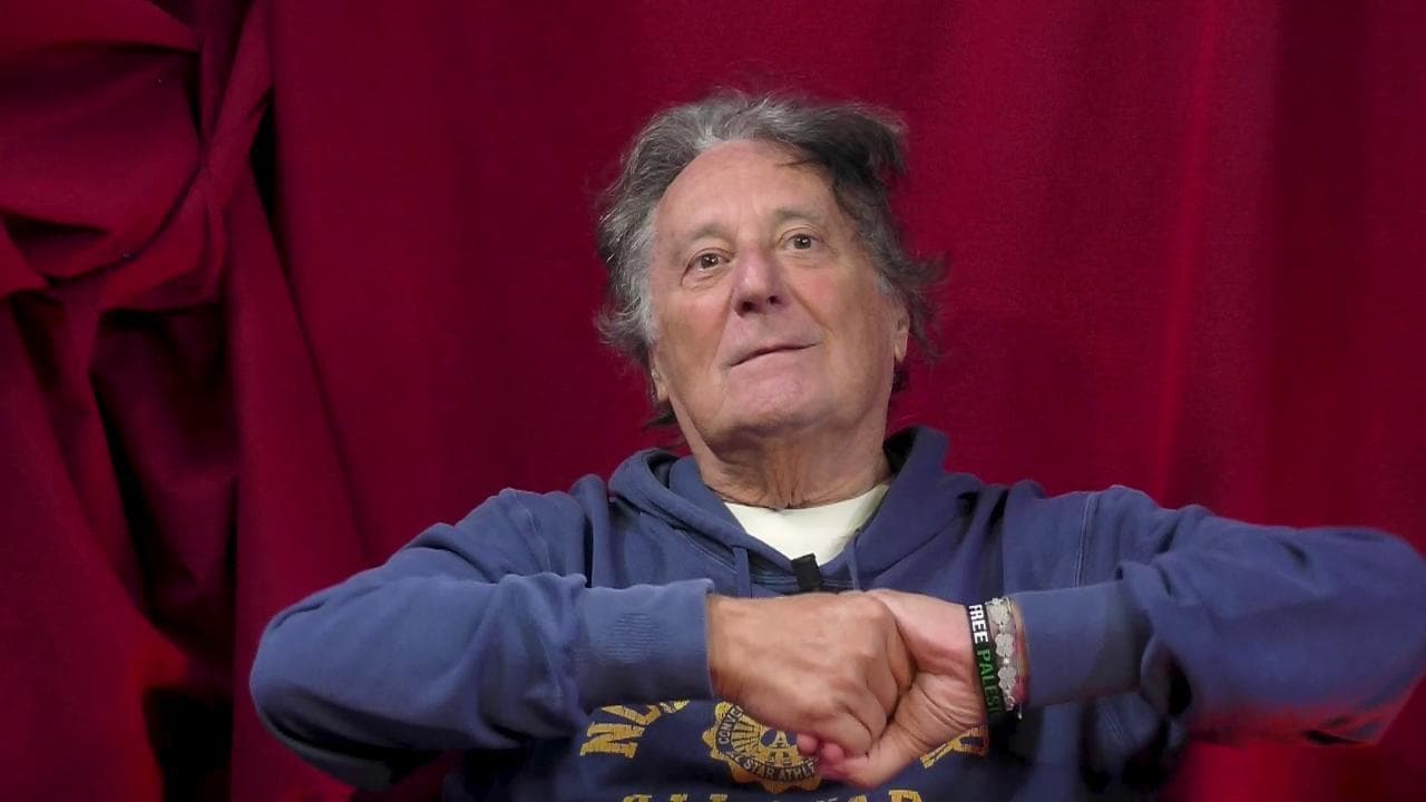 Enzo Iacchetti: "L'amico di Israele della lite in tv vuole stringermi la mano? Si stringa la sua"
