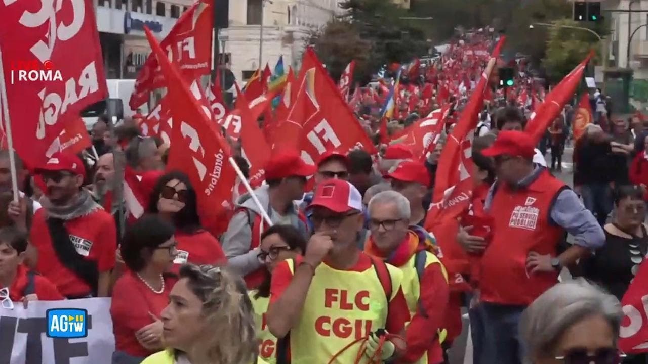 Manifestazione per il lavoro a Roma, il fiume umano da piazza della Repubblica a San Giovanni