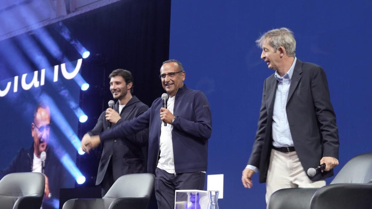 Stefano De Martino e il suo primo Telegatto: "Noi di Affari tuoi siamo l'antipasto della serata"