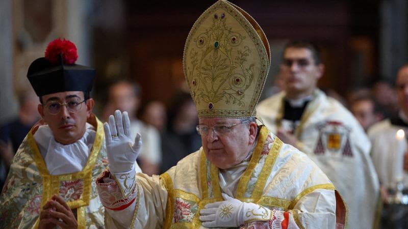 Il cardinale Burke celebra la messa in latino a San Pietro: papa Francesco l’aveva vietata