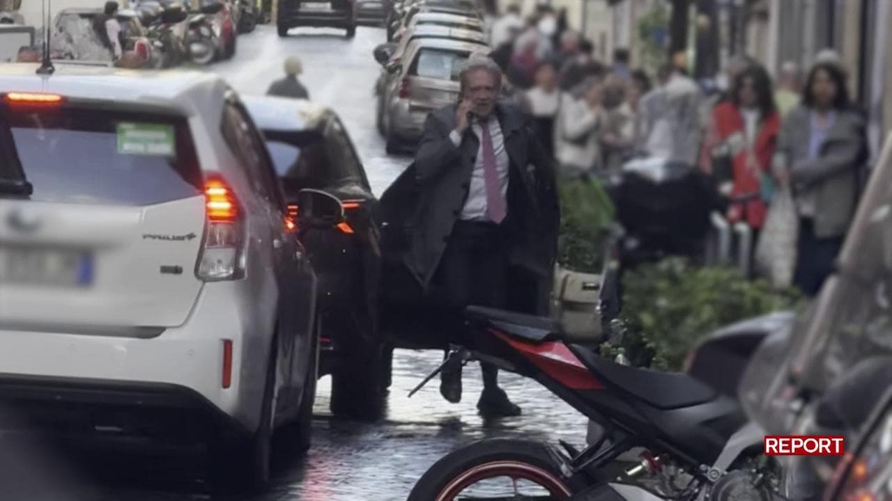 Ghiglia, membro del Garante della Privacy, nella sede di FdI prima della sanzione contro Report
