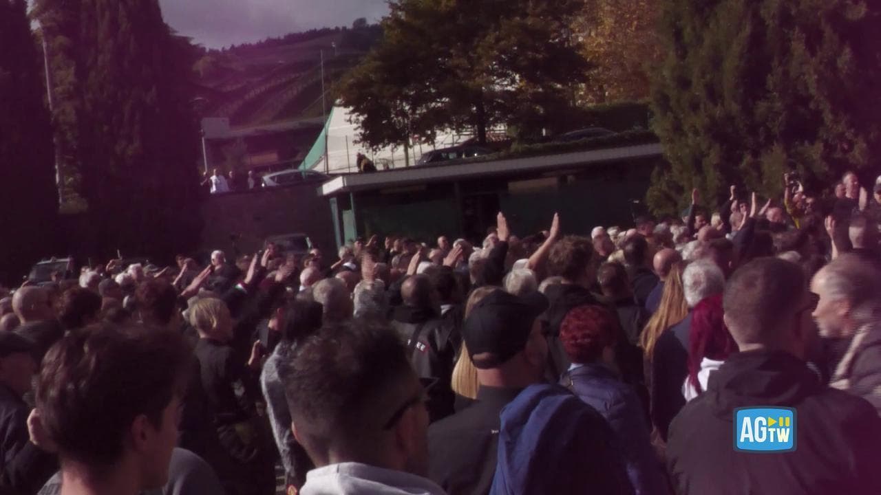Predappio, saluti romani alla commemorazione per Mussolini