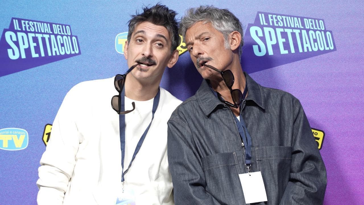 Fiorello show, imita Carlo Conti e gli annunciatori Rai: "Quando Sanremo iniziava alle 20.30"