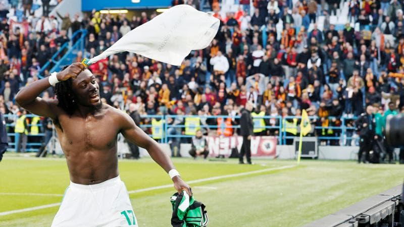 Manu Koné esulta