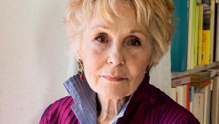 La scrittrice Patrizia Carrano nel suo studio