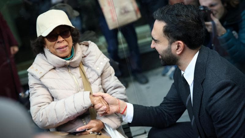 Mamdani alla volata finale, la sinistra Usa ci crede: “Conquistiamo New York”