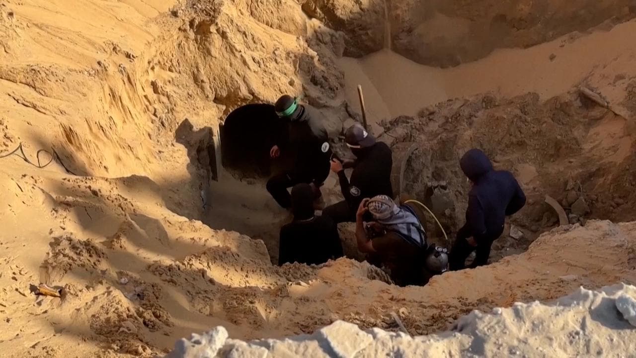 Medio Oriente, Hamas: "Restituiremo corpo di un ostaggio trovato in un tunnel"
