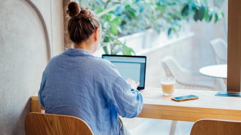 Torna a crescere lo smart working. Resta il problema della disconnessione