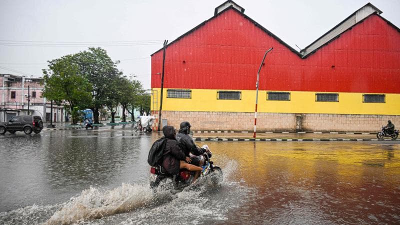 L’uragano Melissa colpisce Cuba: dopo la devastazione in Giamaica, scende a categoria 3