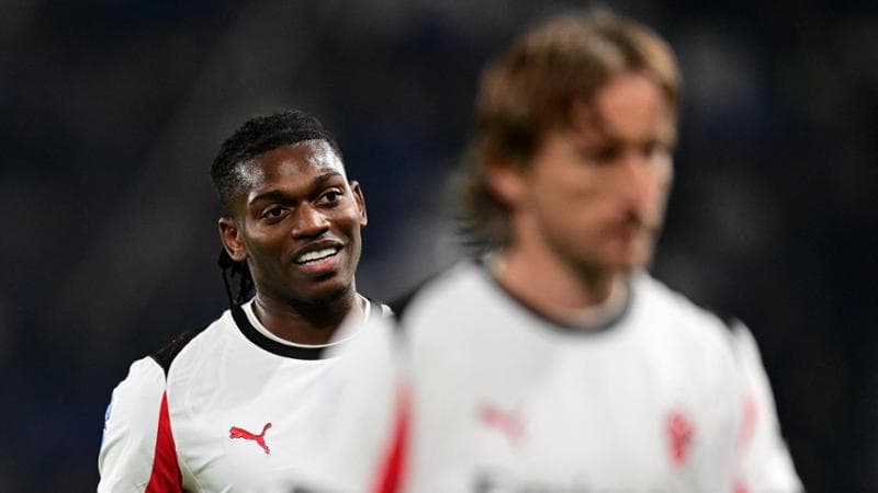 Leao, l’infortunio e la sostituzione nel giorno no. E il Milan non vince