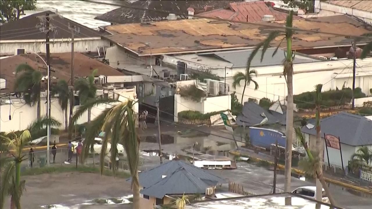 Giamaica, il giorno dopo il passaggio dell'uragano Melissa: l'isola dichiarata "zona disastrata"