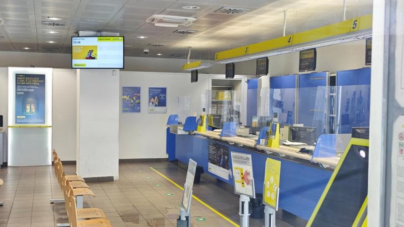 Poste, app al posto degli uffici. Crotone, il sindaco picchiatore
