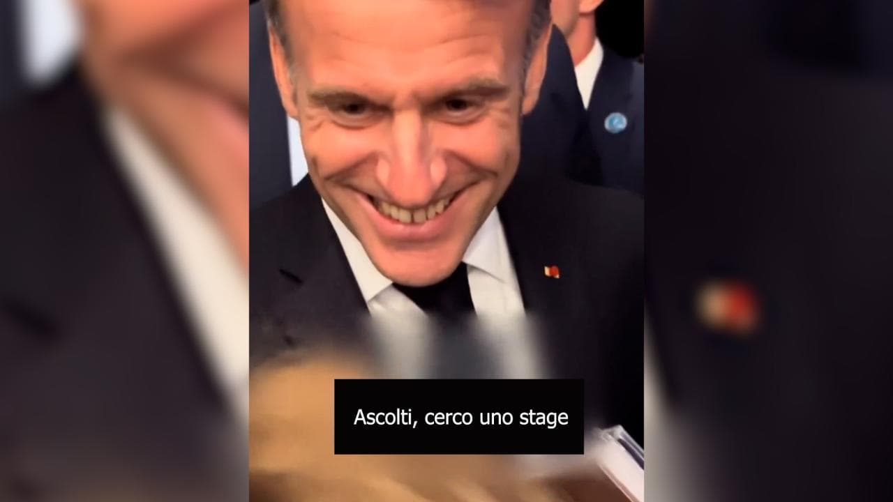 "Signor Macron!": la studentessa sorprende il presidente e gli chiede uno stage di 6 mesi