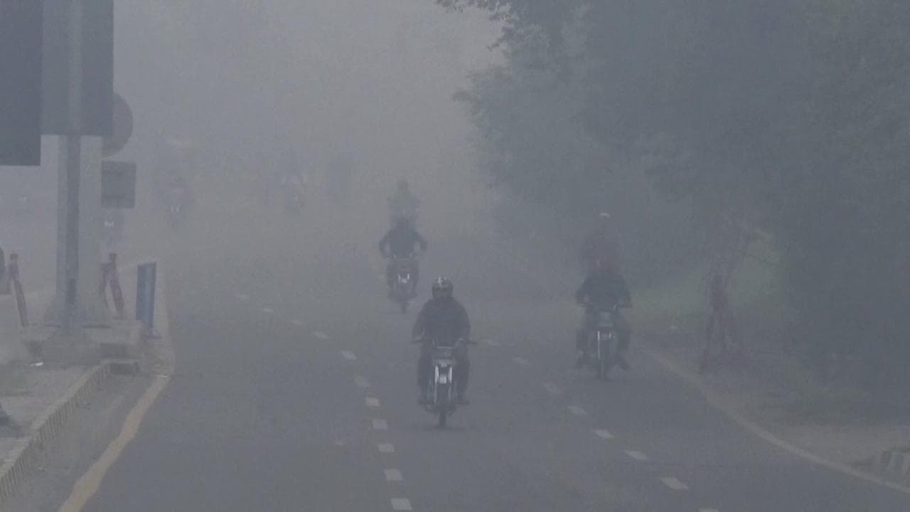 Pakistan, l'aria tossica di Lahore: paesaggi spettrali e malattie respiratorie in aumento