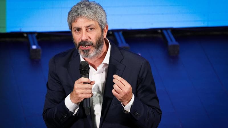 Il candidato alla presidenza della Regione Campania Roberto Fico
