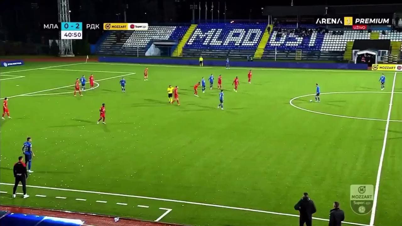 L’allenatore muore per infarto, la disperazione dei giocatori che vengono avvertiti dall’arbitro