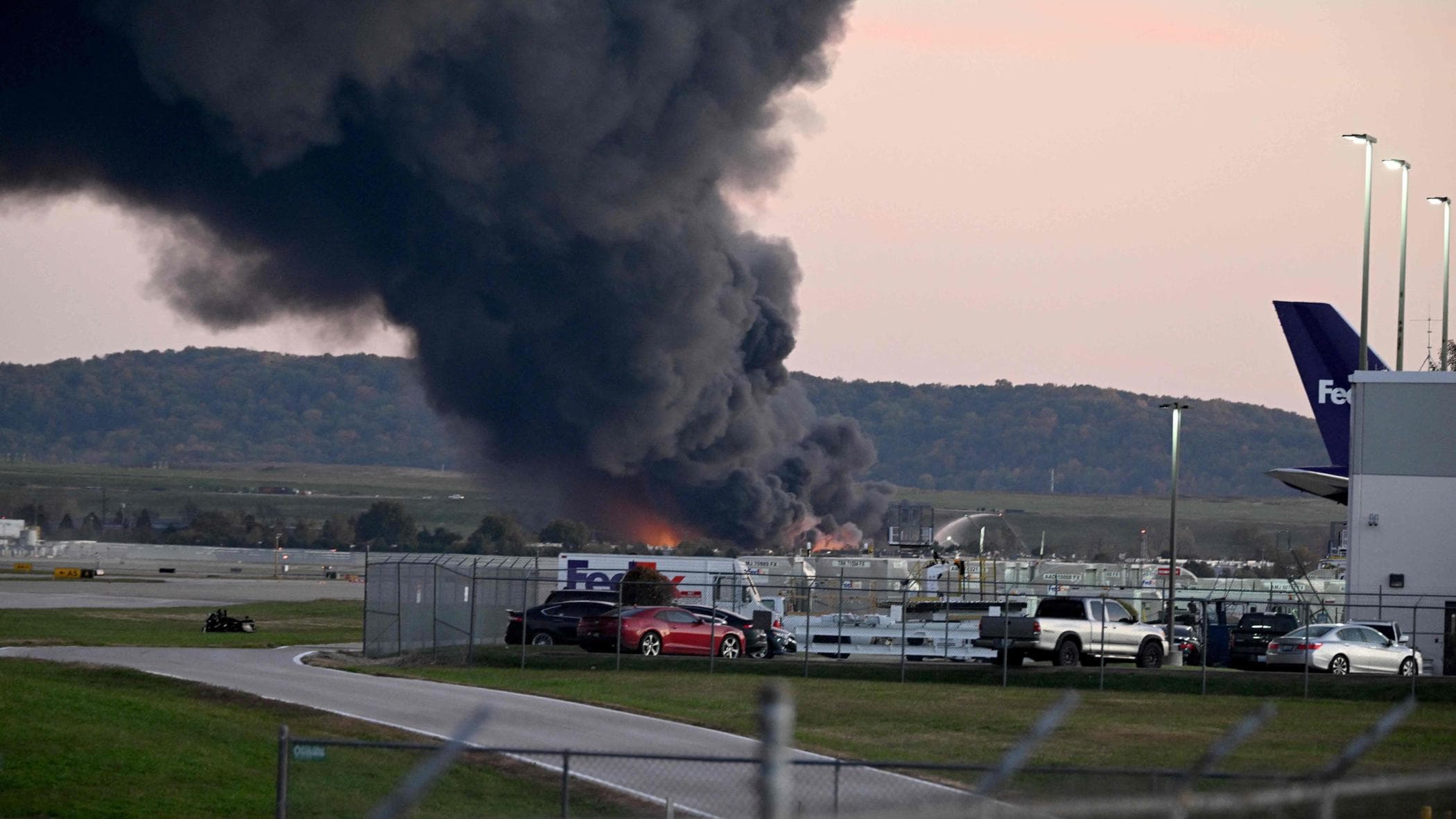 ABD ve UPS ticari uçağı Kentucky'de düştü: En az 3 ölü, 11 yaralı
