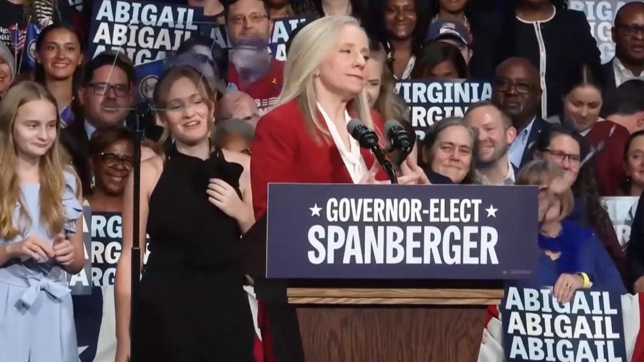 Virginia, l'ex agente Cia Abigail Spanberger prima governatrice: la gioia e la dedica alle figlie