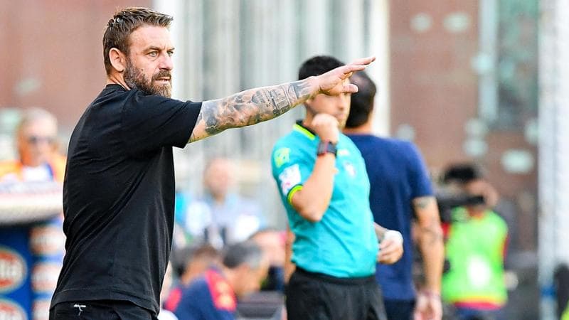 De Rossi in panchina durante Genoa-Roma del 15 settembre 2024