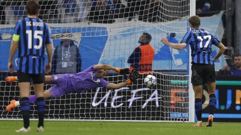 Il rigore di De Ketelaere parato da Rulli