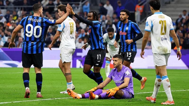 Lookman esulta con Krstovic dopo il gol che però sarà annullato