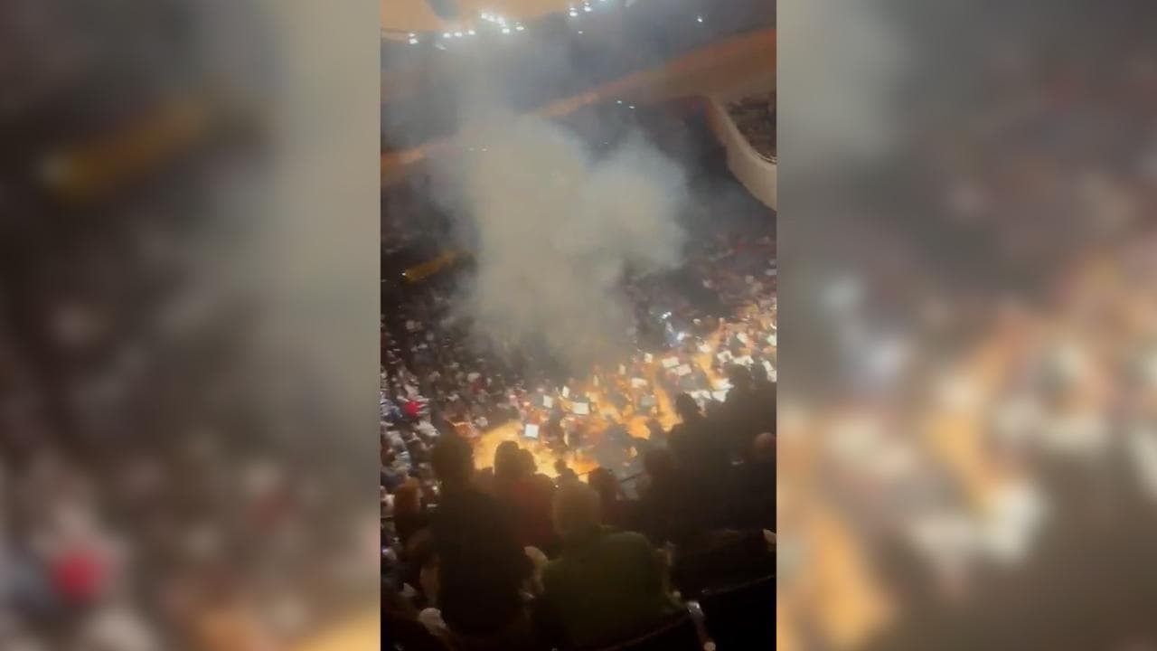 Francia, attivisti interrompono il concerto della Filarmonica di Israele: scontri con il pubblico