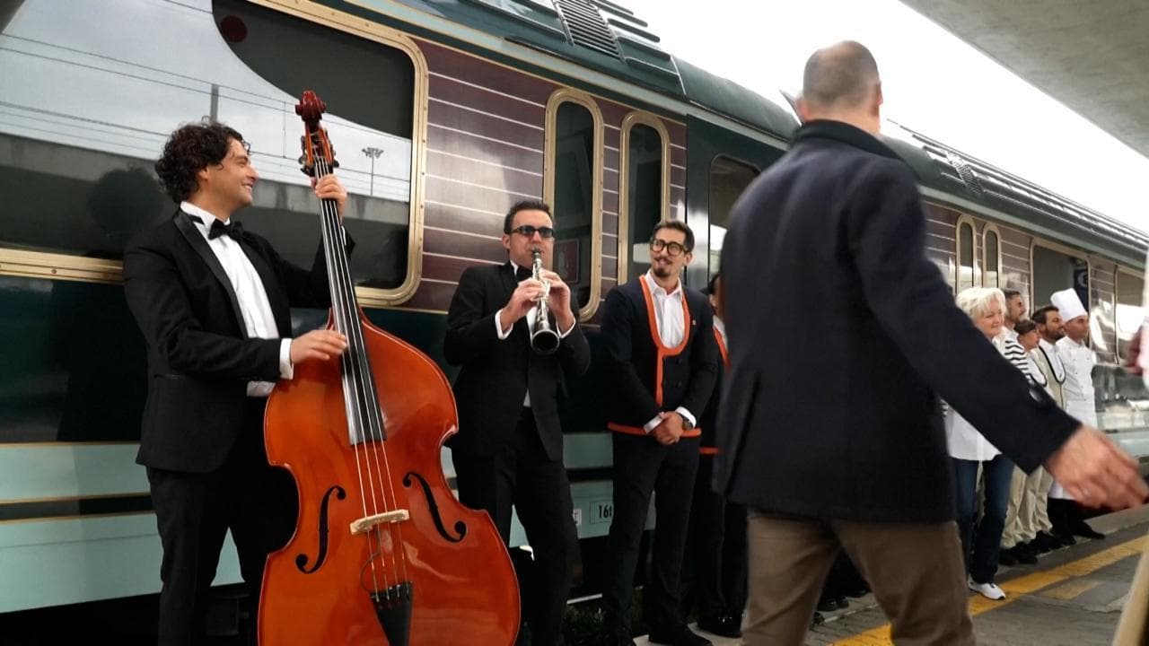 La dolce vita, l'Italia ha il suo Orient Express con cucina stellata: ma il prezzo non è per tutti