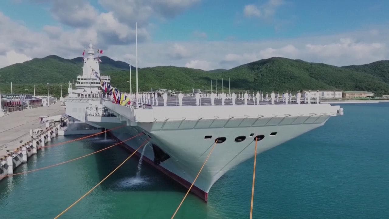 Xi Jinping vara la portaerei Fujian: la Cina mostra la sua forza navale
