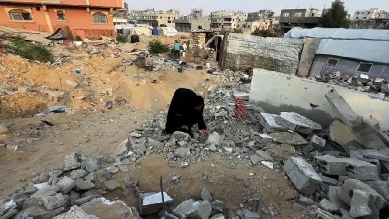 Khan Younis, i gazawi tornati a casa: "Costruiamo rifugi con le macerie e presto arriverà l'inverno"