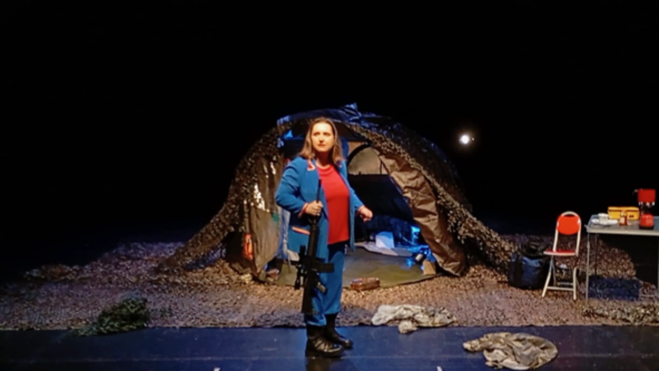 Savaş gösteriye dönüştüğünde: Acının metalaştırılmasına dair teatral bir araştırma
