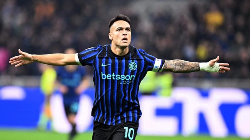 Lautaro esulta dopo il gol alla Lazio