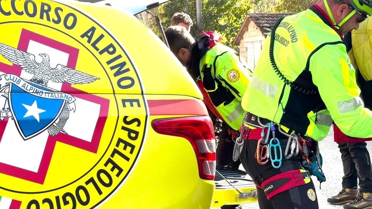 Elicottero scomparso tra Marche e Toscana: i tecnici del servizio alpino che hanno ritrovato i resti