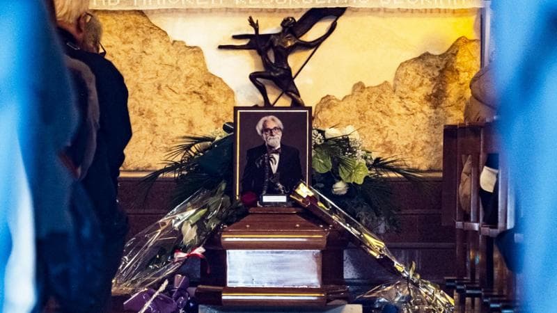 Peppe Vessicchio, i funerali del maestro. La figlia: “Era la mia roccia, siamo devastati”
