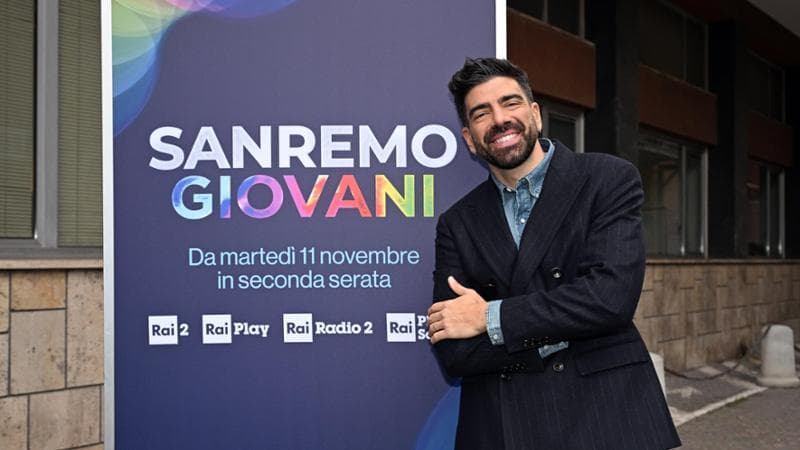 Sanremo Giovani, la gara condotta da Gianluca Gazzoli: 24 concorrenti per due posti all’Ariston