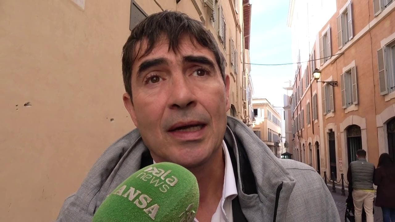 Manovra, Fratoianni: "Scandaloso tassare allo stesso modo chi guadagna 50 e 800mila euro"
