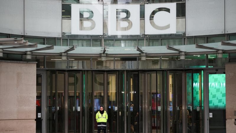 Bbc, la tv “andrà allo scontro con Trump”. Gli ascoltatori: “Se vi piegate, con noi avete chiuso”