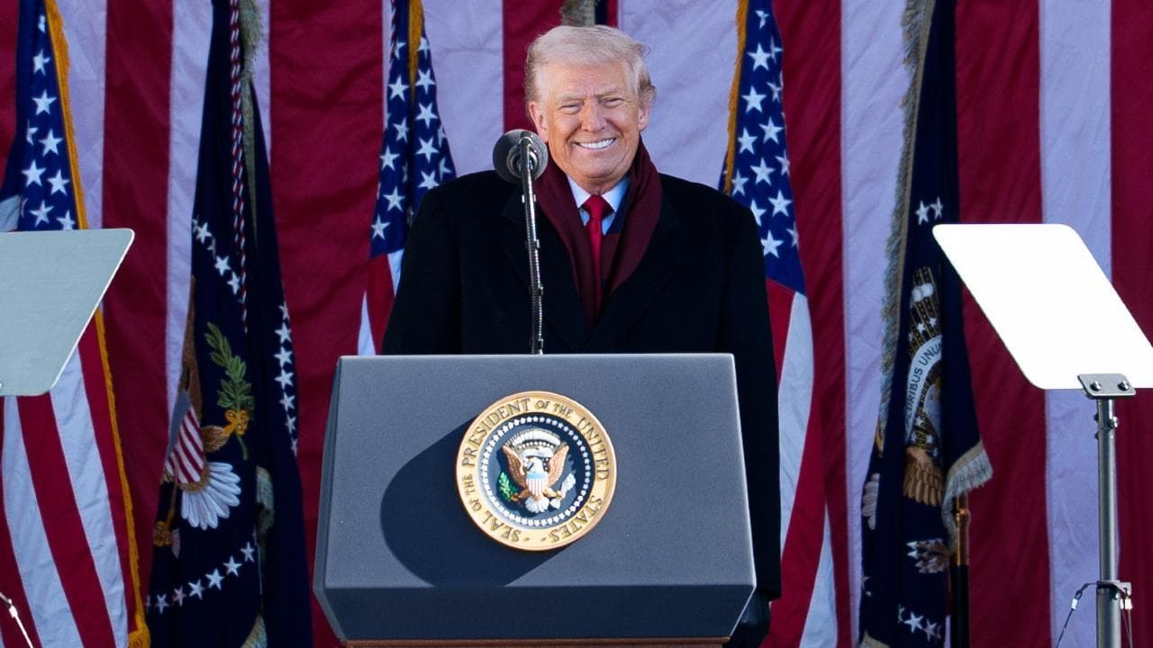 Trump trasforma il Veterans Day in Victory Day: "Siamo noi che abbiamo vinto le guerre"
