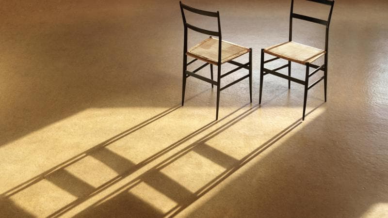 Per il restauro delle due sedie 699&nbsp;Superleggera di Gio Ponti, datate 1957 e&nbsp;propriet&agrave; dell&rsquo;Istituto Italiano di Cultura di&nbsp;Stoccolma, i maestri falegnami di Cassina&nbsp;hanno scelto un intervento conservativo&nbsp;rifacendo l&rsquo;incannatura della seduta e&nbsp;ripulendo la struttura in legno (foto Luciano Romano)
