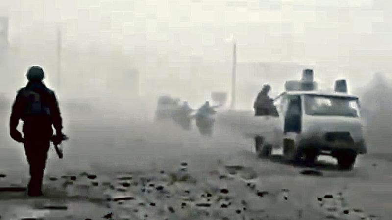 È apparso online un video dell'attacco delle truppe russe a Pokrovsk. Il filmato mostra che gli occupanti sfruttano la nebbia per avanzare. Al momento non ci sono dati ufficiali da parte delle forze ucraine in merito alla situazione sul territorio - FRAME (TRADUZIONE GOOGLE)